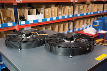 Condenser Fan | Coils - Generous sizing of the condenser unit ensures maximum performance of the refrigerant circuit and the ability to operate with changes in ambient conditions quickly.
Access to the condenser for cleaning and maintenance is simple.